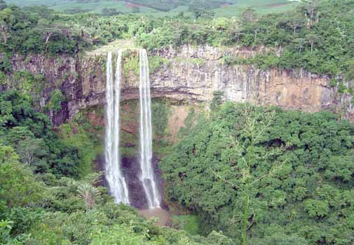 Photograph of Mauritius Waterfall, description follows